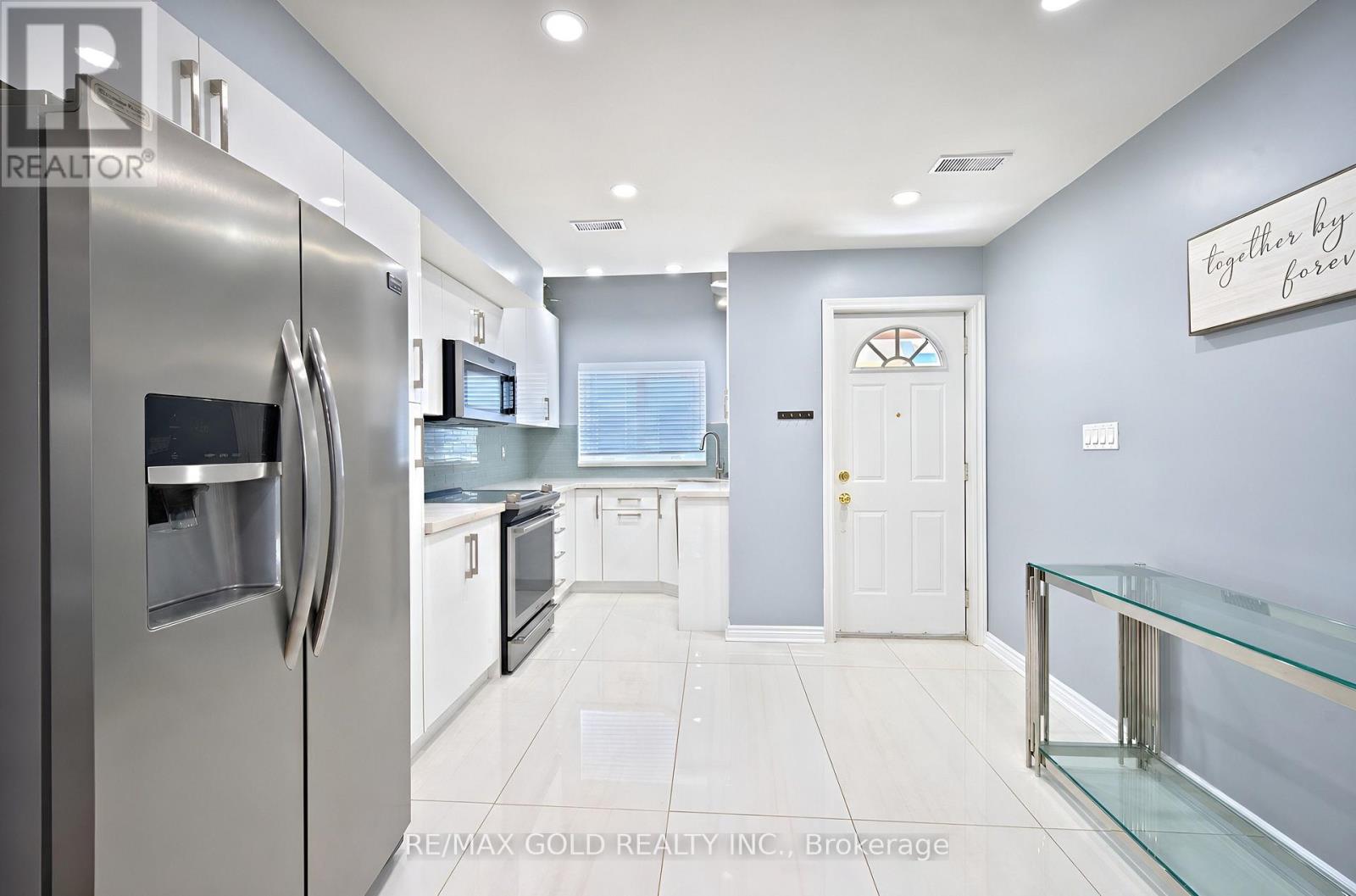 #53 80 STRATHAVEN DRIVE - 7