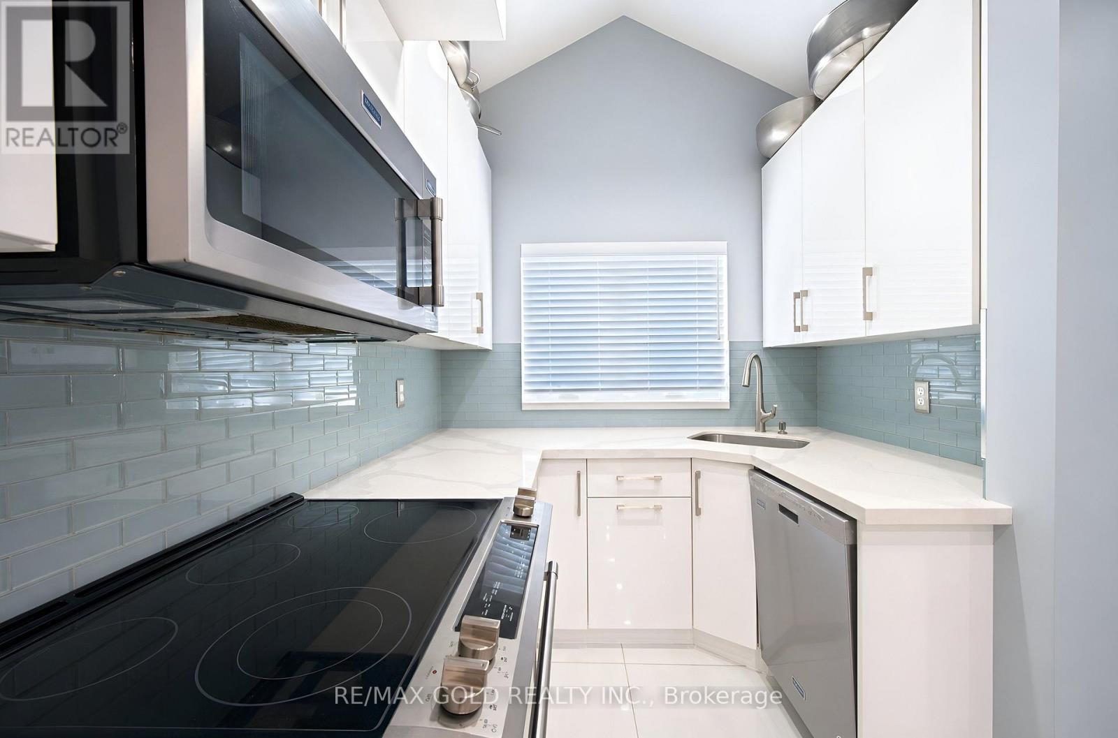 #53 80 STRATHAVEN DRIVE - 9