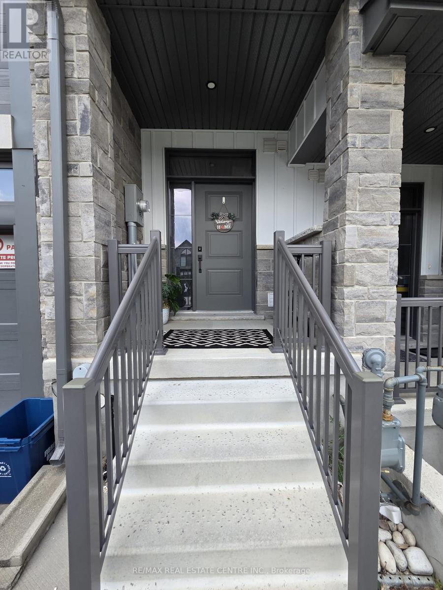 36 QUEENSBROOK CRESCENT — photo 2