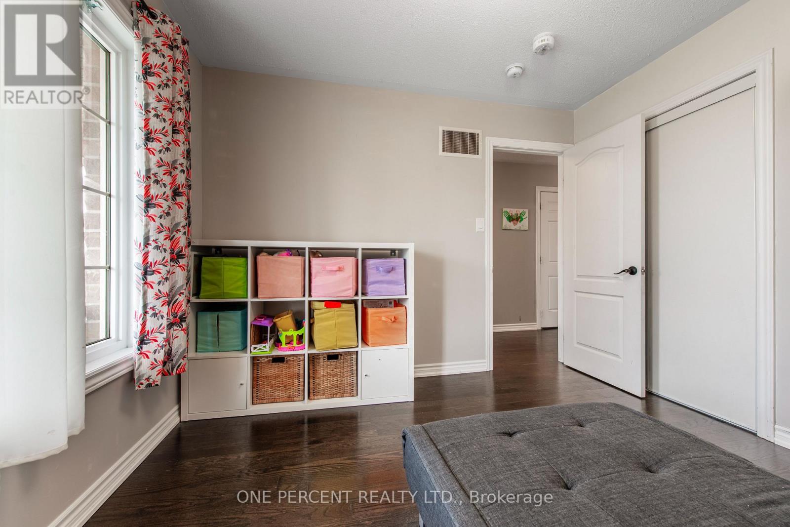 360 ARMSTRONG STREET W - 27