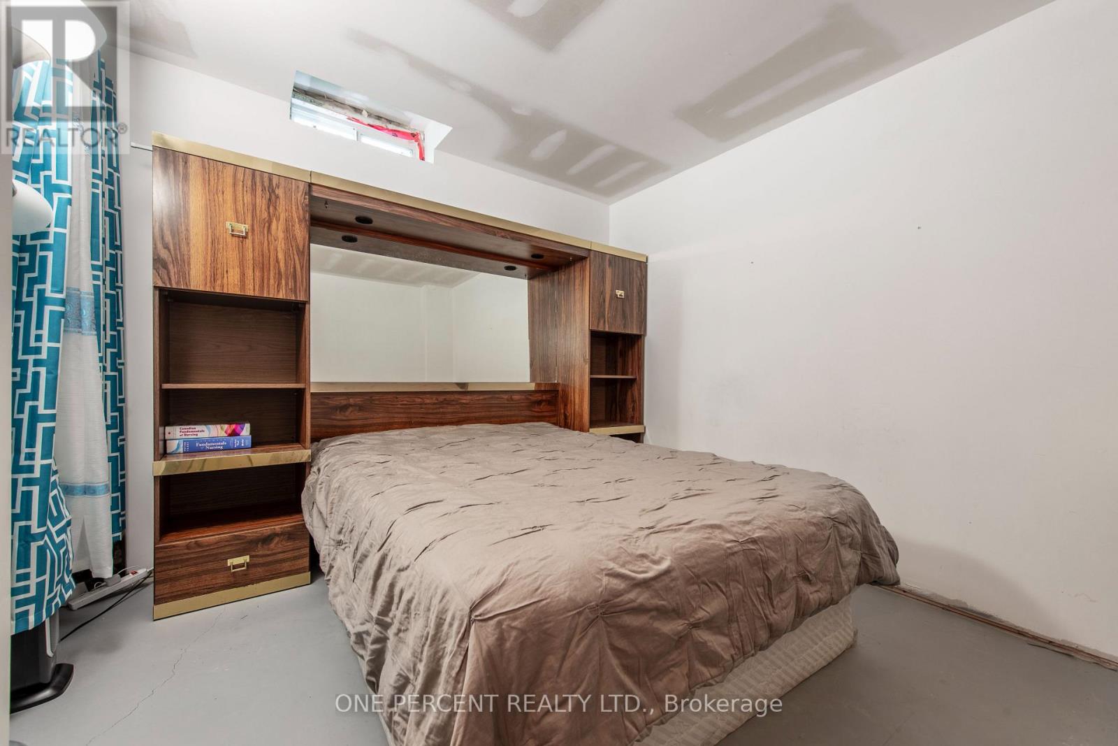 360 ARMSTRONG STREET W - 32