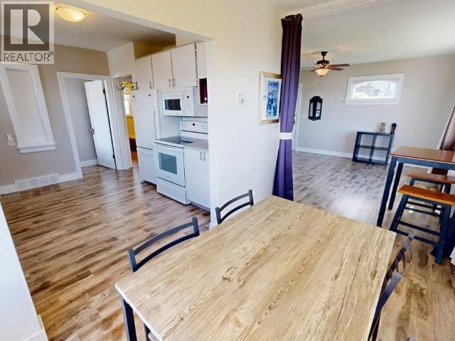 4439 OMINECA AVE - 21