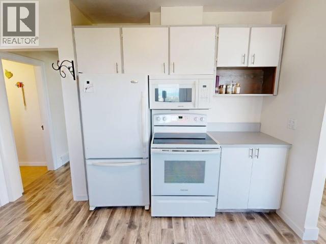 4439 OMINECA AVE - 19