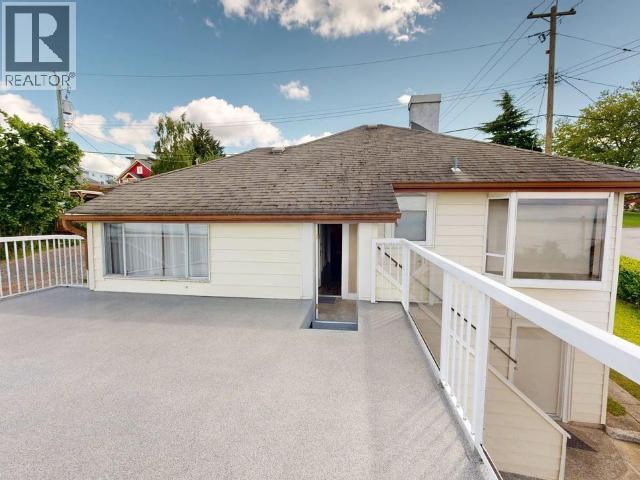 4439 OMINECA AVE - 9
