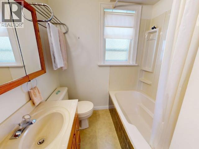 4439 OMINECA AVE - Image 32
