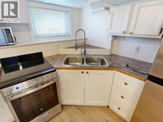4439 OMINECA AVE - 39