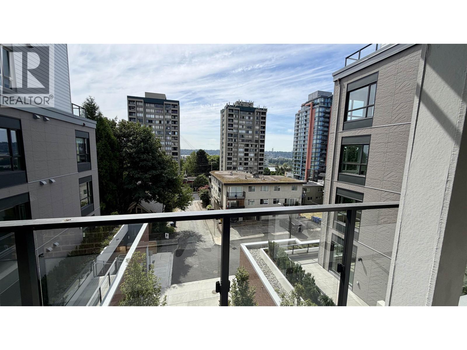 2 Bed, 2 Bath House for Sale in New Westminster – 426 82 FIRST STREET, New Westminster – MLS# R3145619 - Image 6