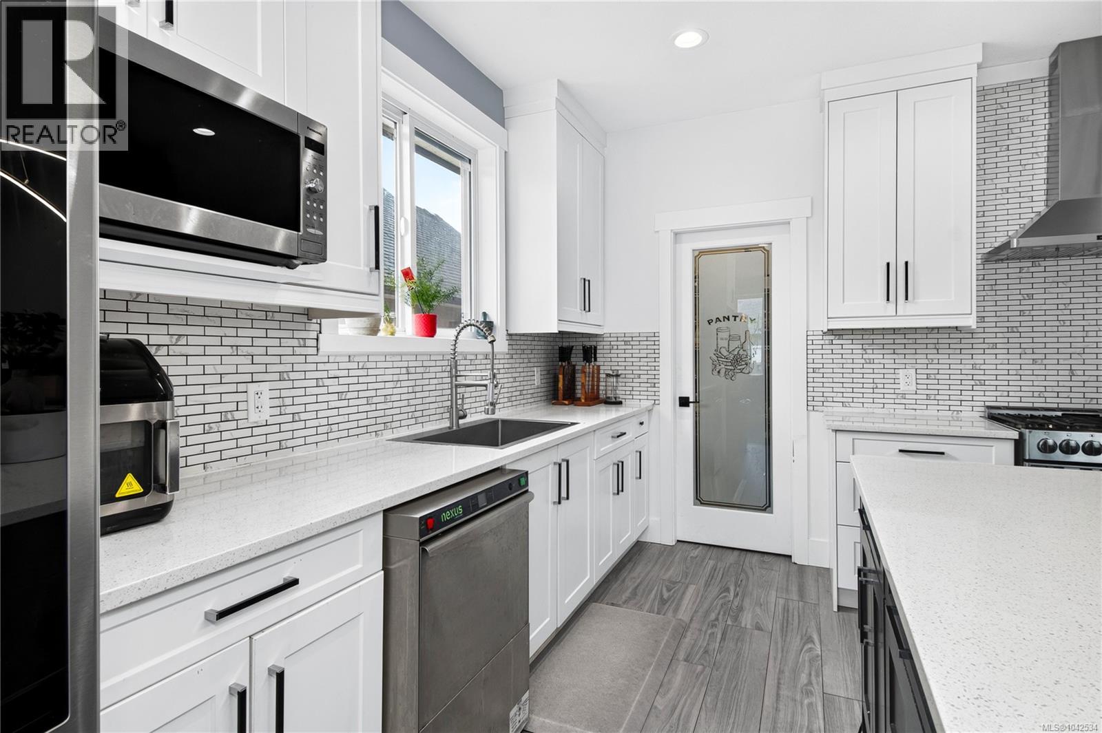 720 Sitka St - 11