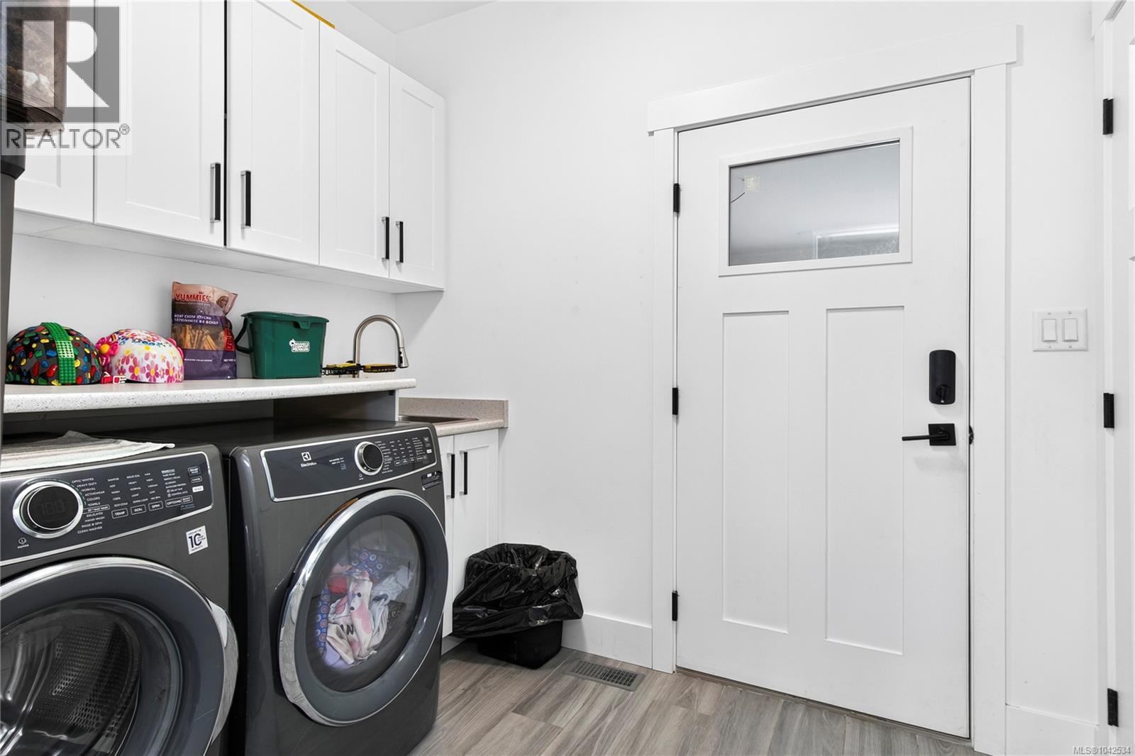 720 Sitka St - 27