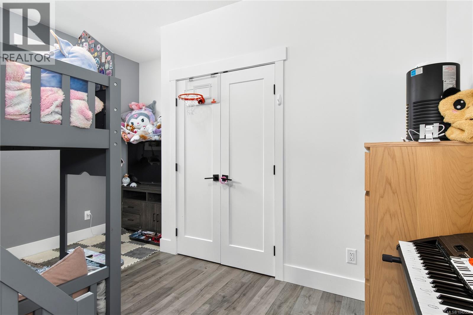 720 Sitka St - 24