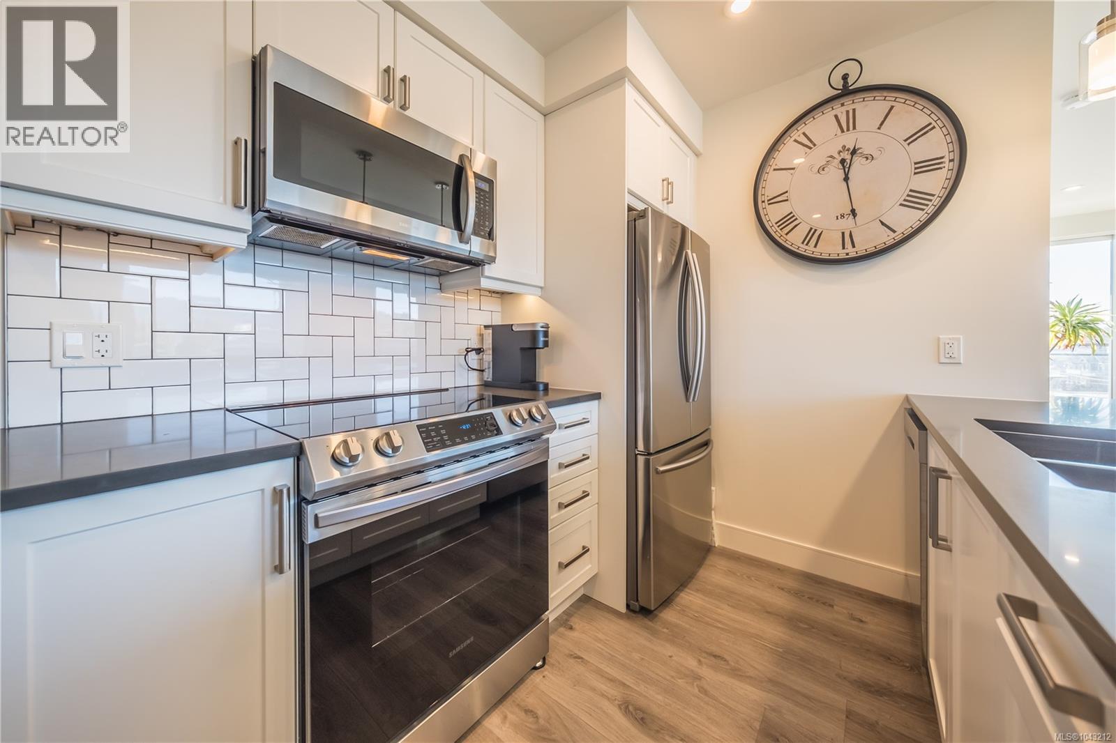 #407 119 Haliburton St - 7