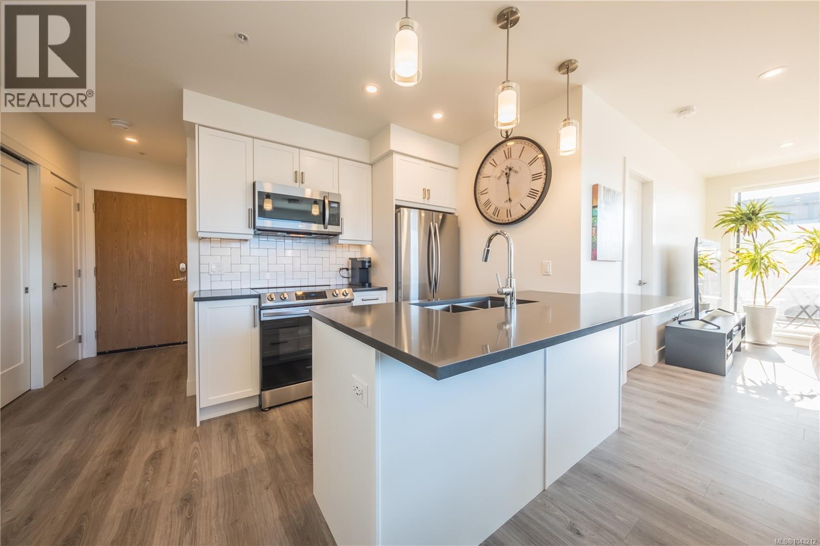 #407 119 Haliburton St - 9