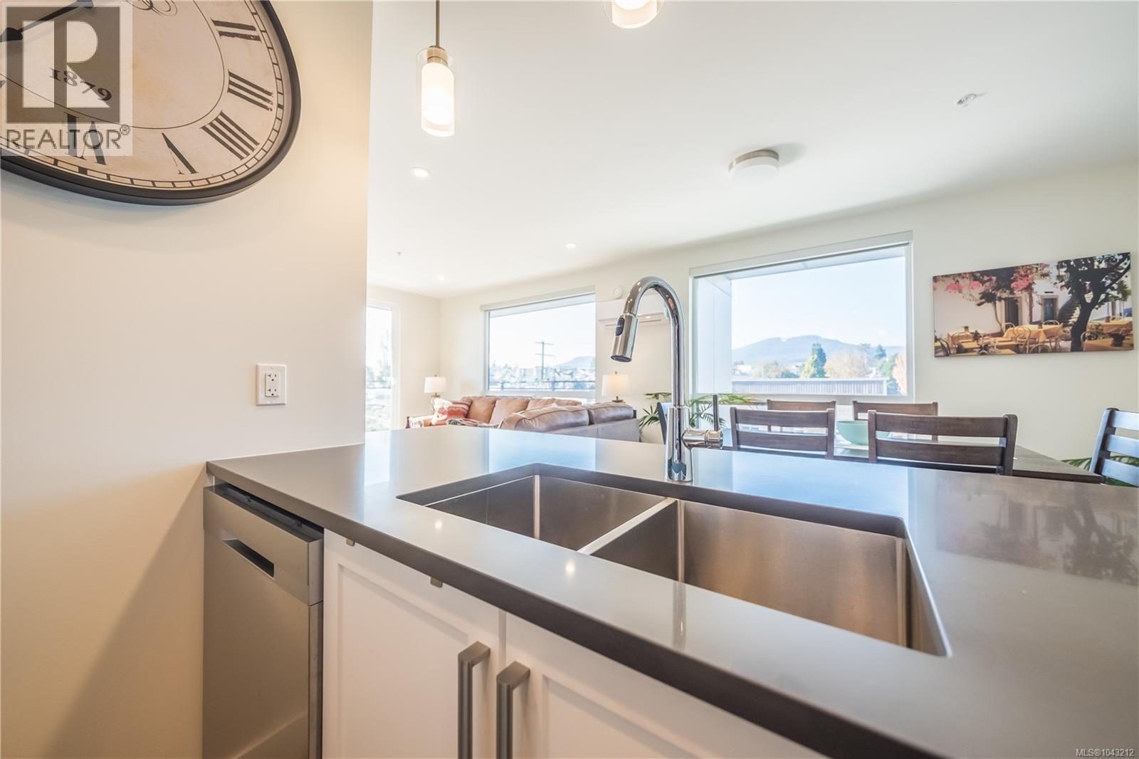 #407 119 Haliburton St - 8