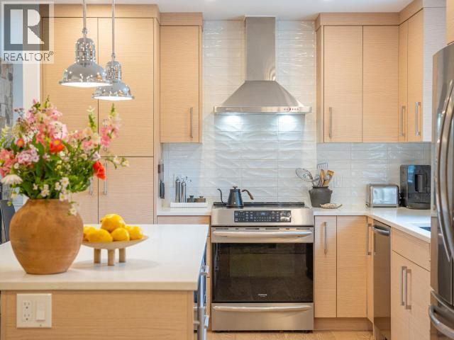 6385 SUTHERLAND AVE - 24