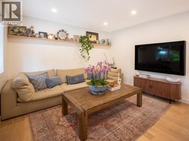 6385 SUTHERLAND AVE - 35