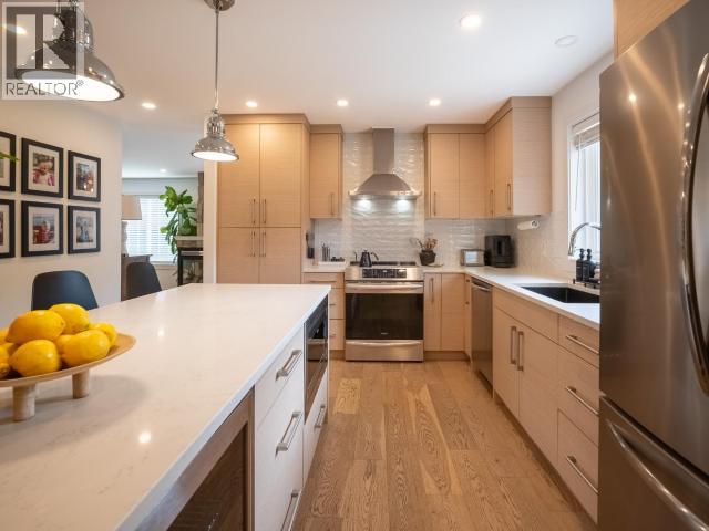 6385 SUTHERLAND AVE - 32