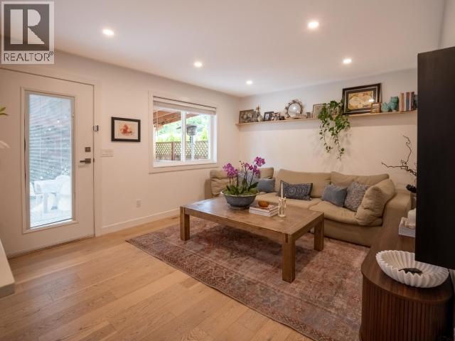 6385 SUTHERLAND AVE - 33