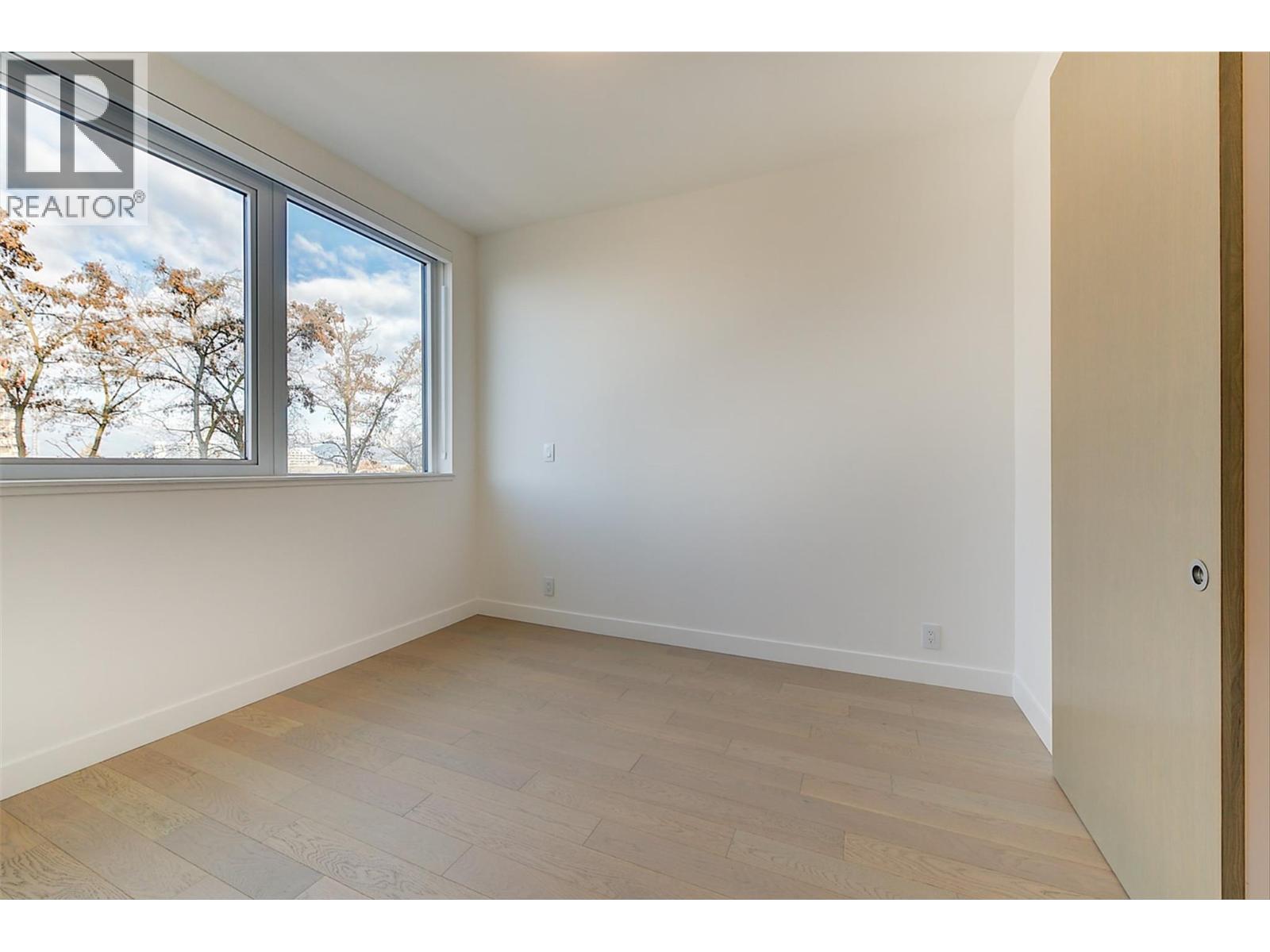 416 3389 Lakeshore Road, Kelowna