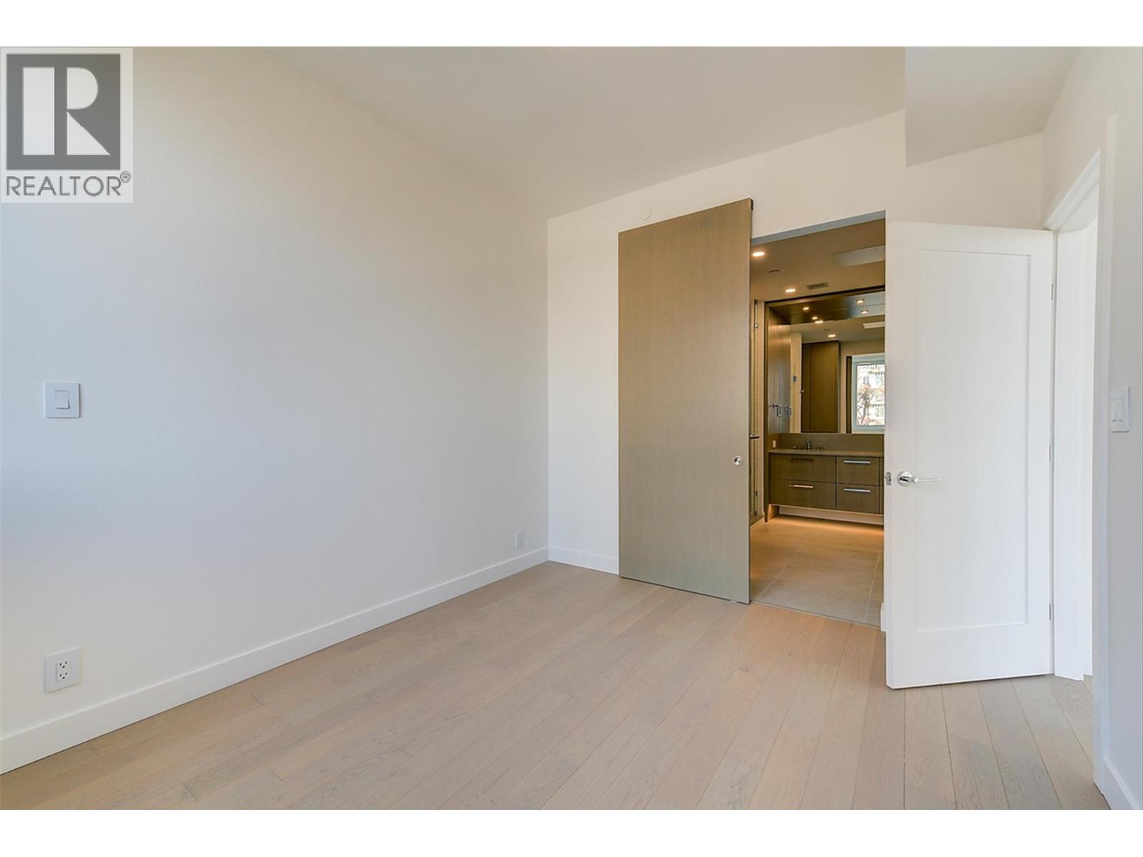 416 3389 Lakeshore Road, Kelowna