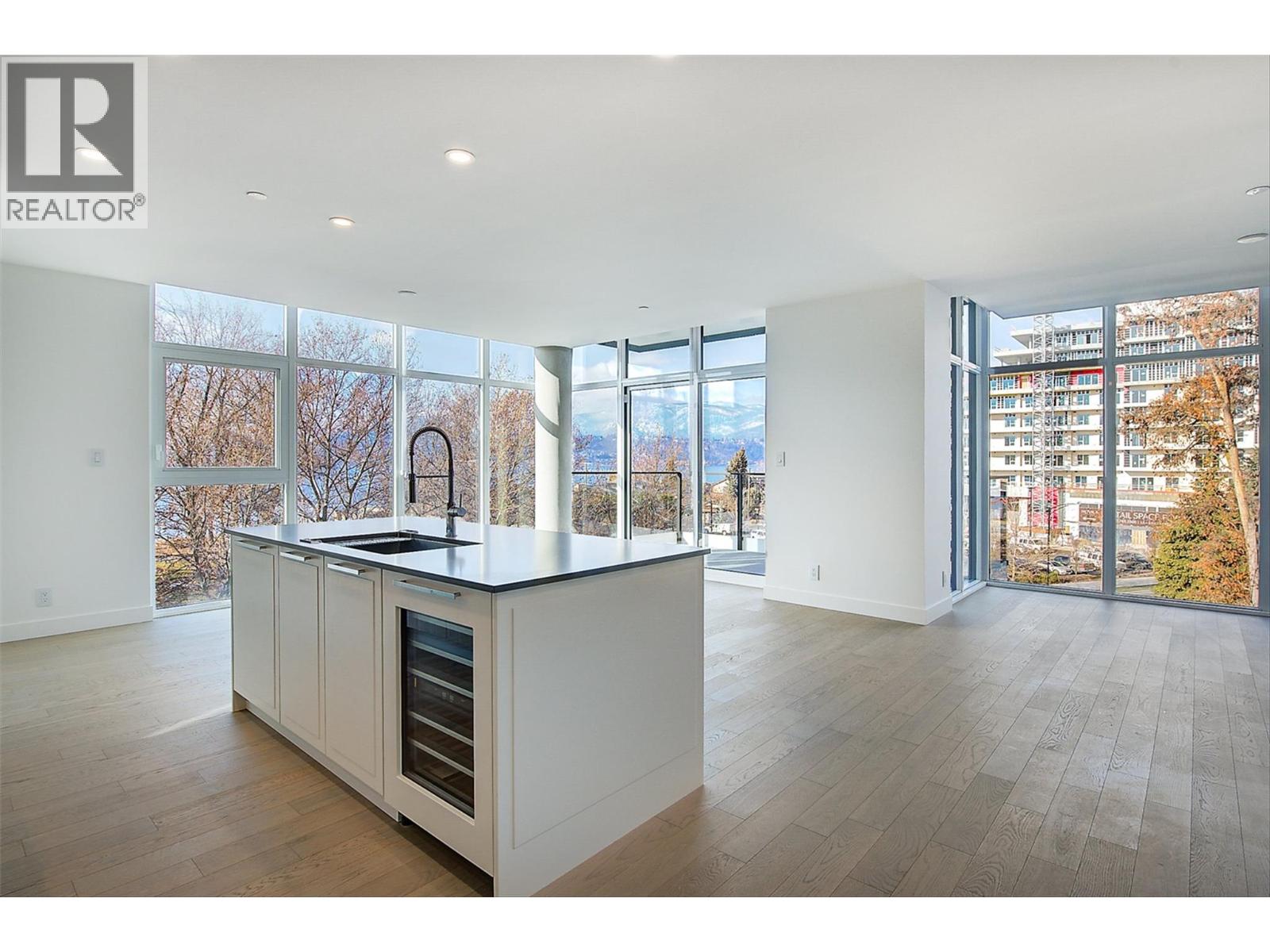 416 3389 Lakeshore Road, Kelowna