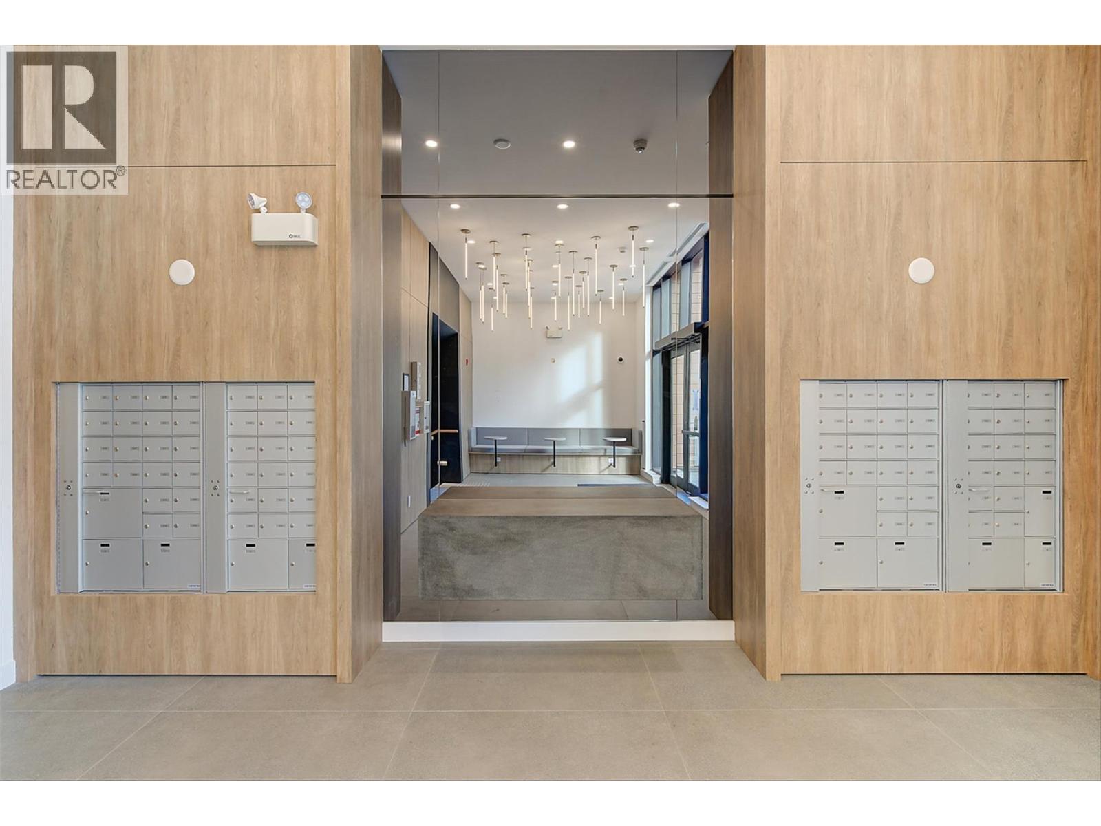 416 3389 Lakeshore Road, Kelowna