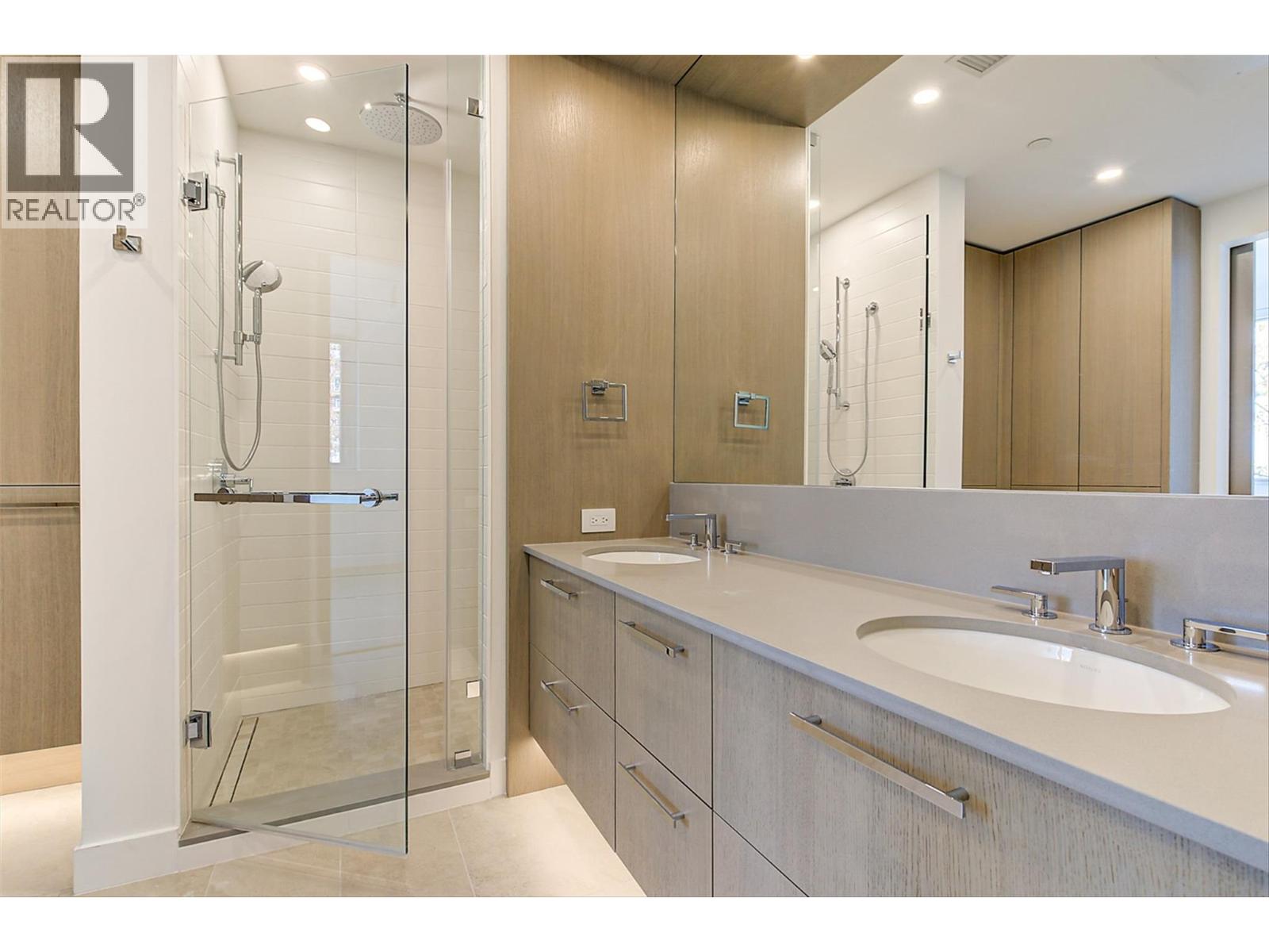 416 3389 Lakeshore Road, Kelowna