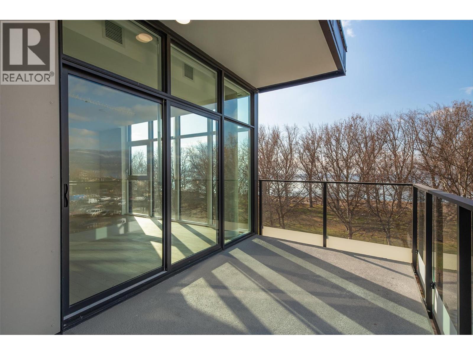 416 3389 Lakeshore Road, Kelowna