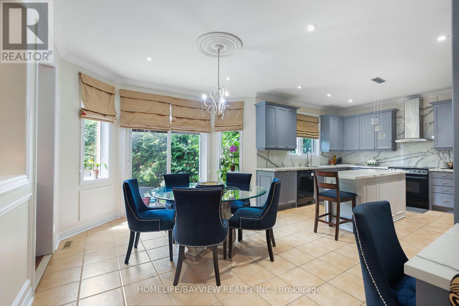 8 PICO CRESCENT - 16