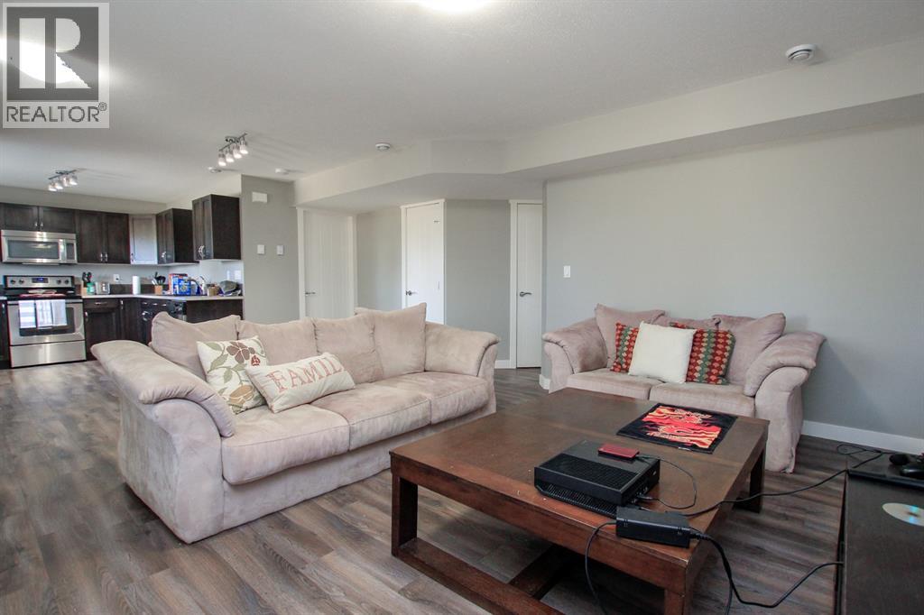 30 Henderson Crescent - 29