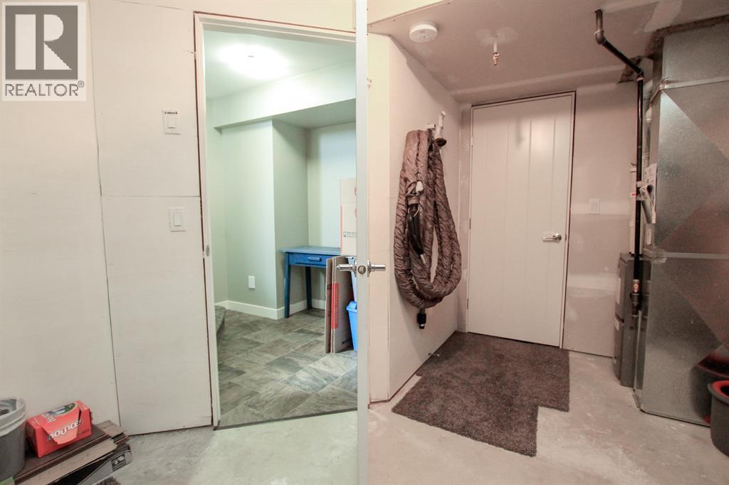 30 Henderson Crescent - 25