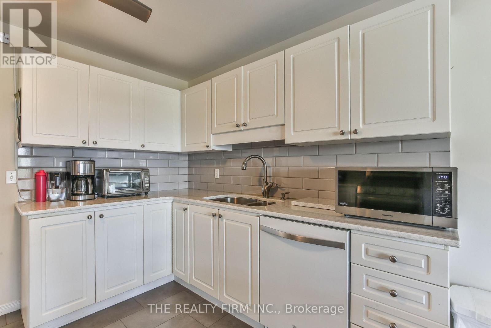 #11 100 STROUD CRESCENT - 13