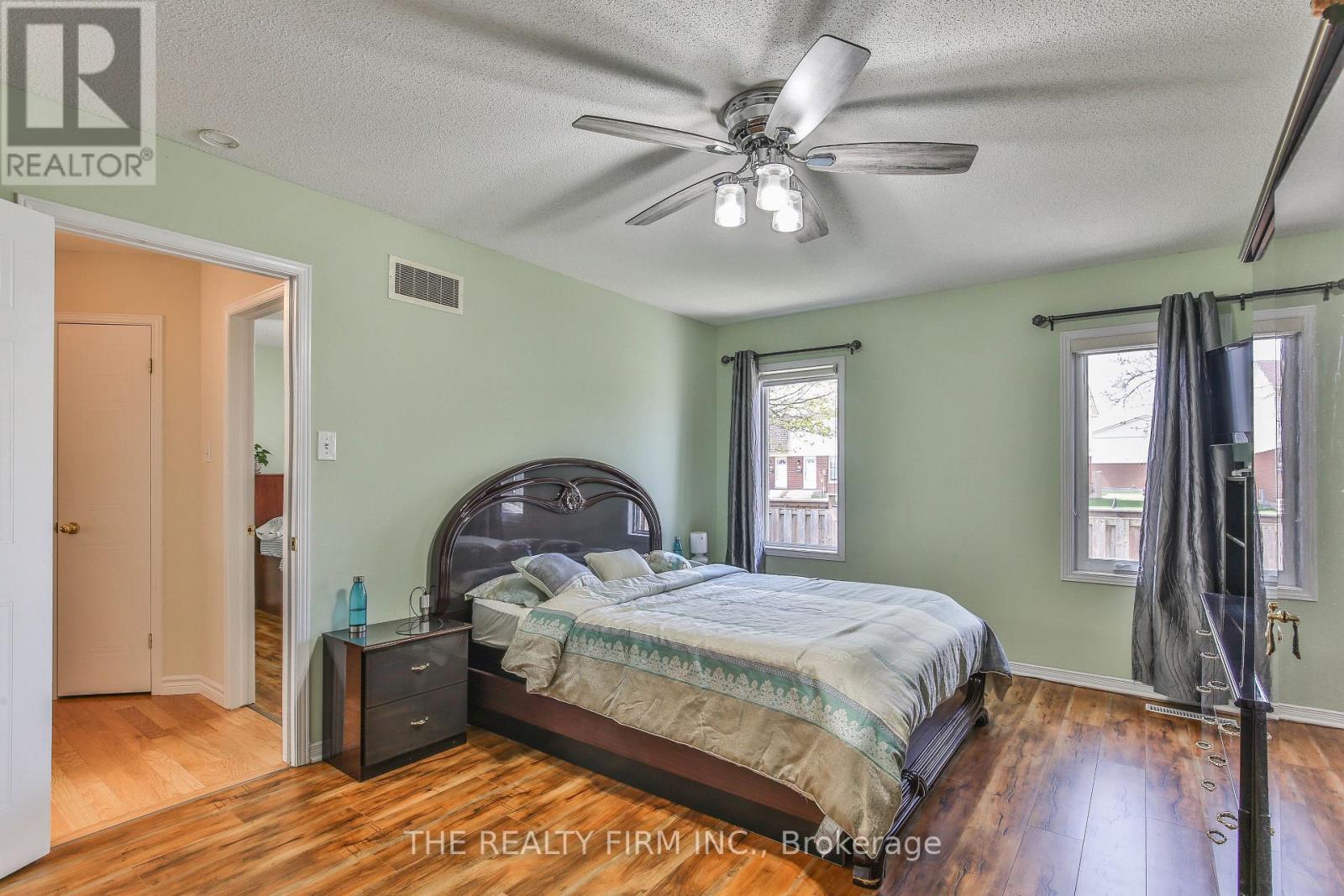 #11 100 STROUD CRESCENT - 18