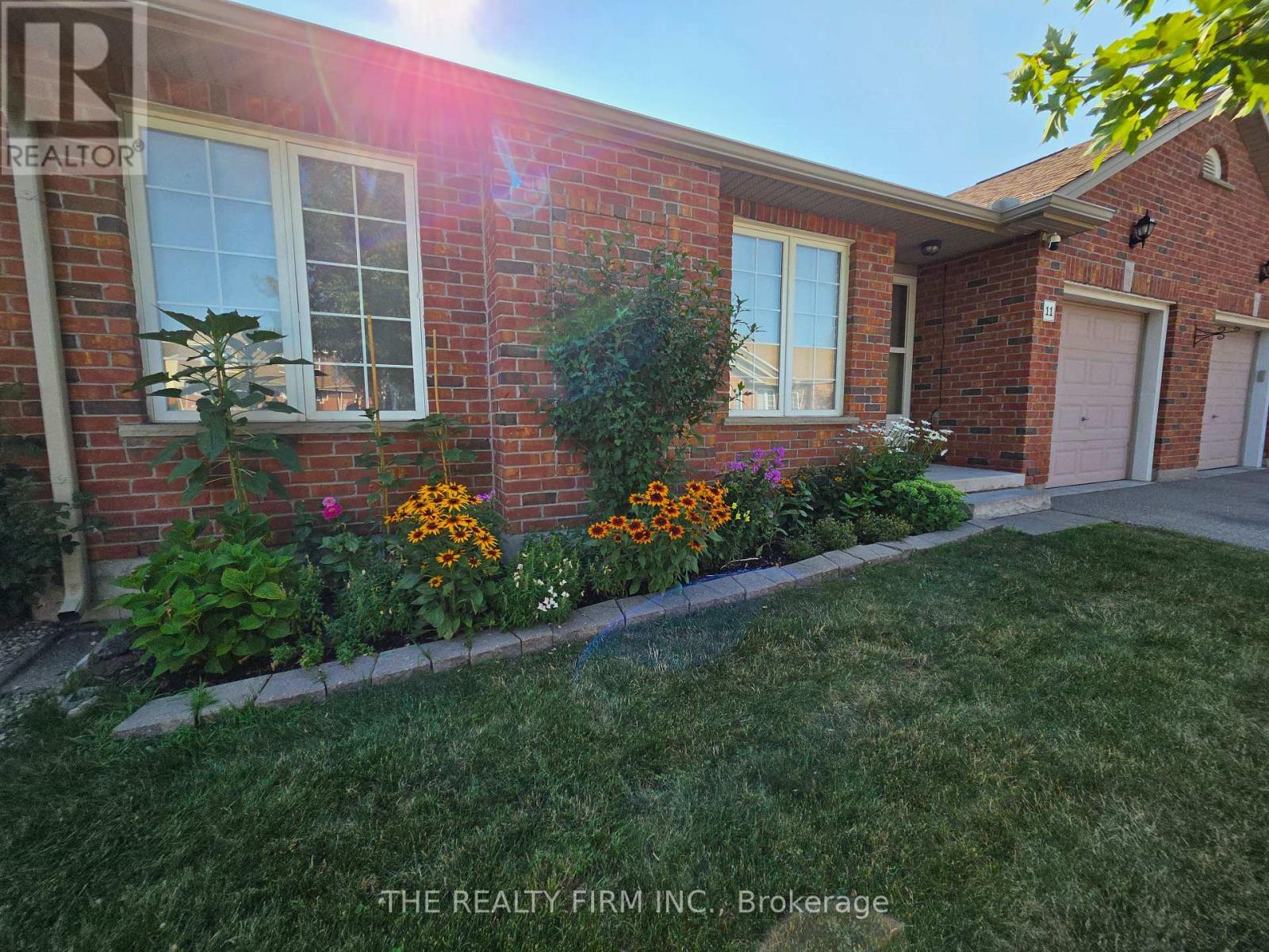 #11 100 STROUD CRESCENT - 2