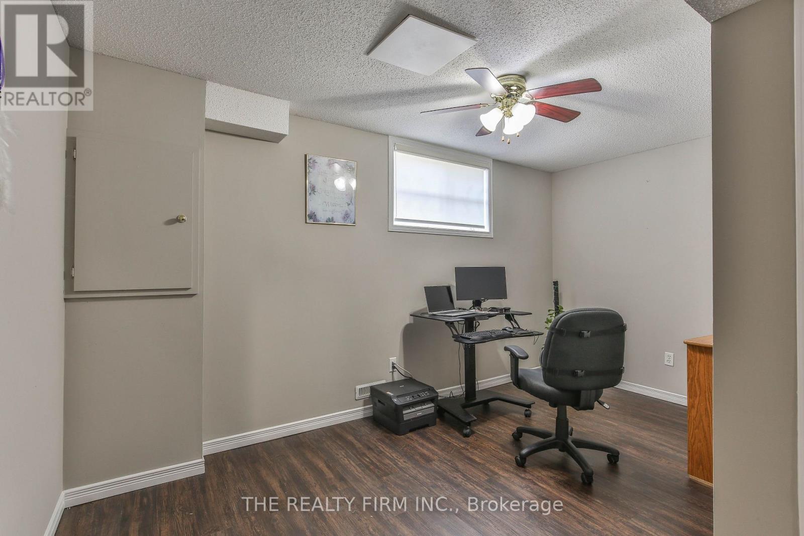 #11 100 STROUD CRESCENT - 27