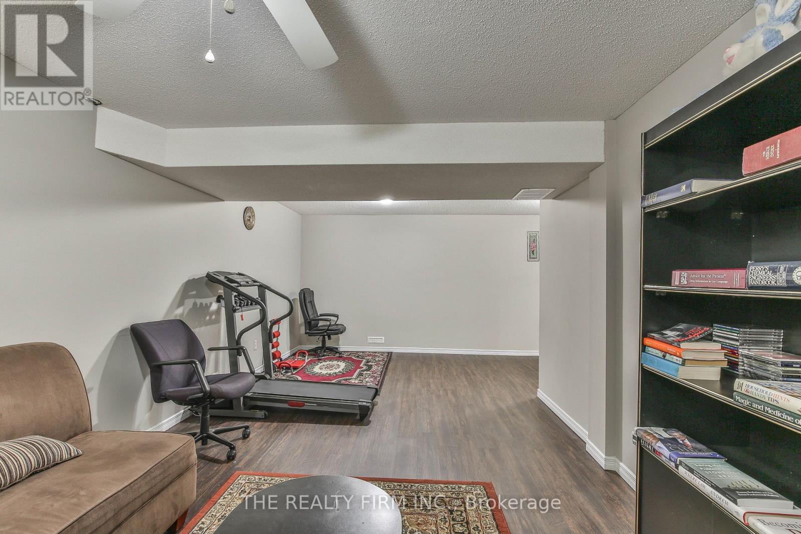 #11 100 STROUD CRESCENT - 26