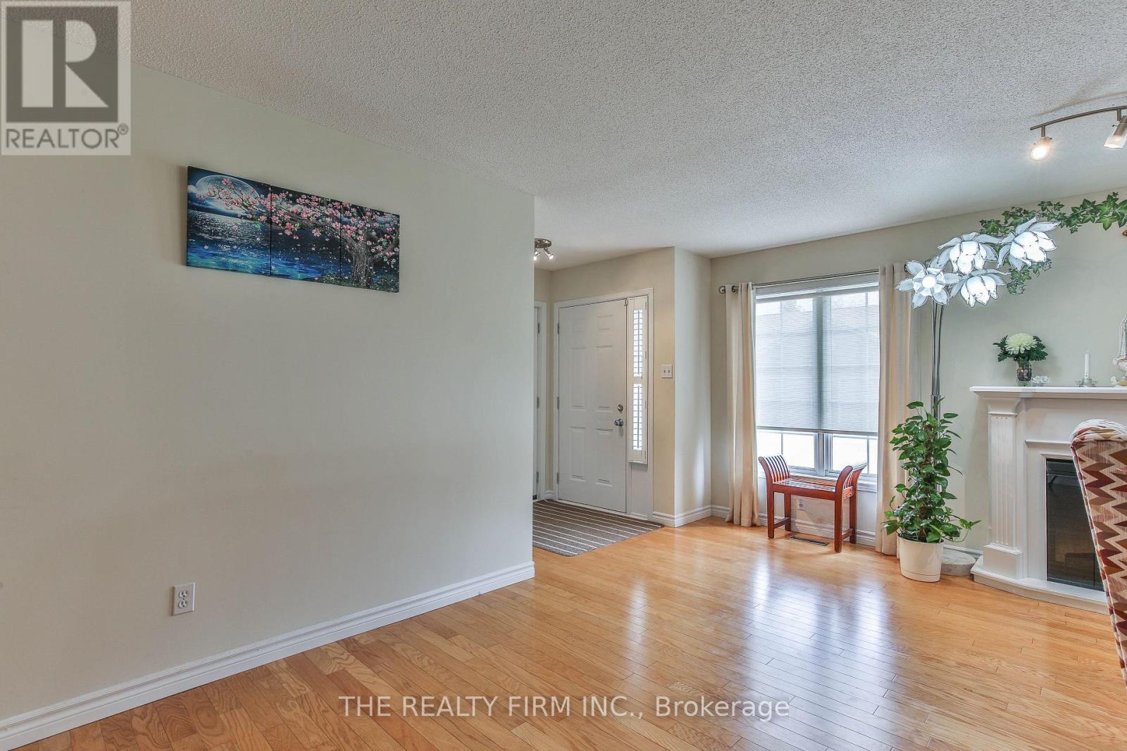 #11 100 STROUD CRESCENT - 6