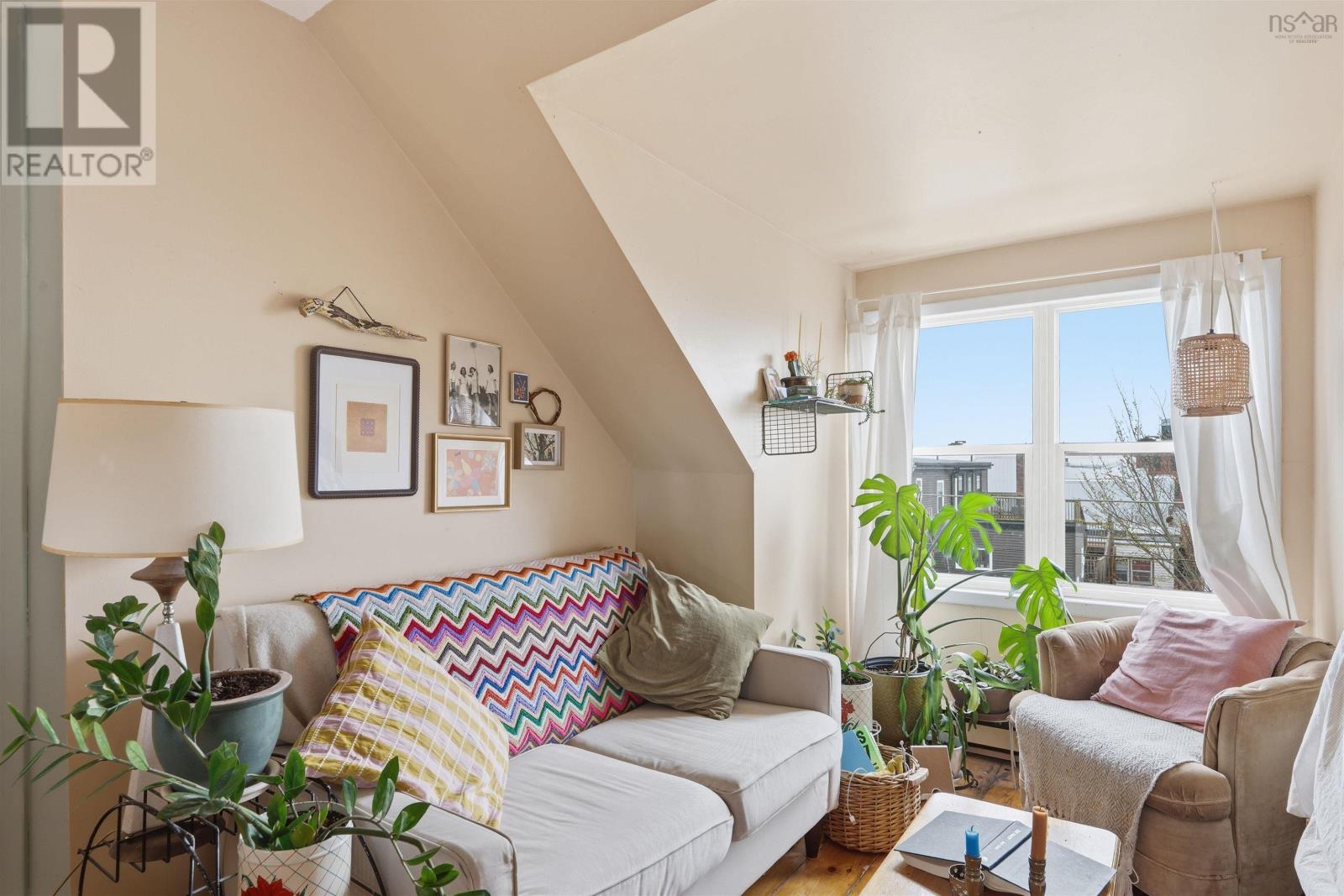 2126 Creighton Street - 37