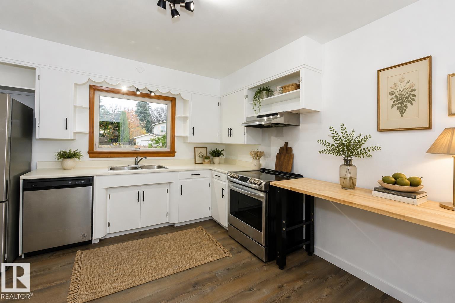 8935 120 ST NW - 6
