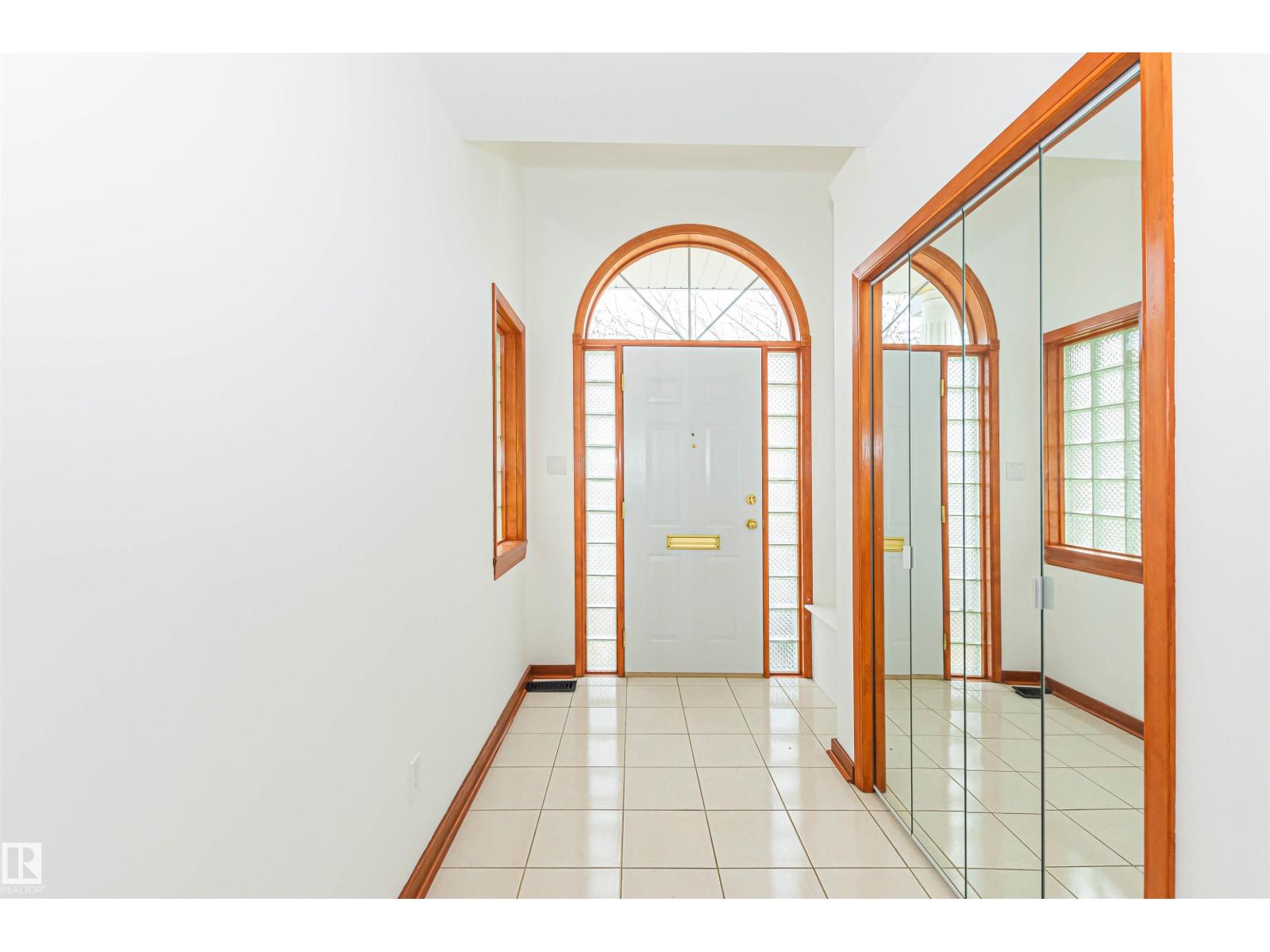 8935 120 ST NW - 5