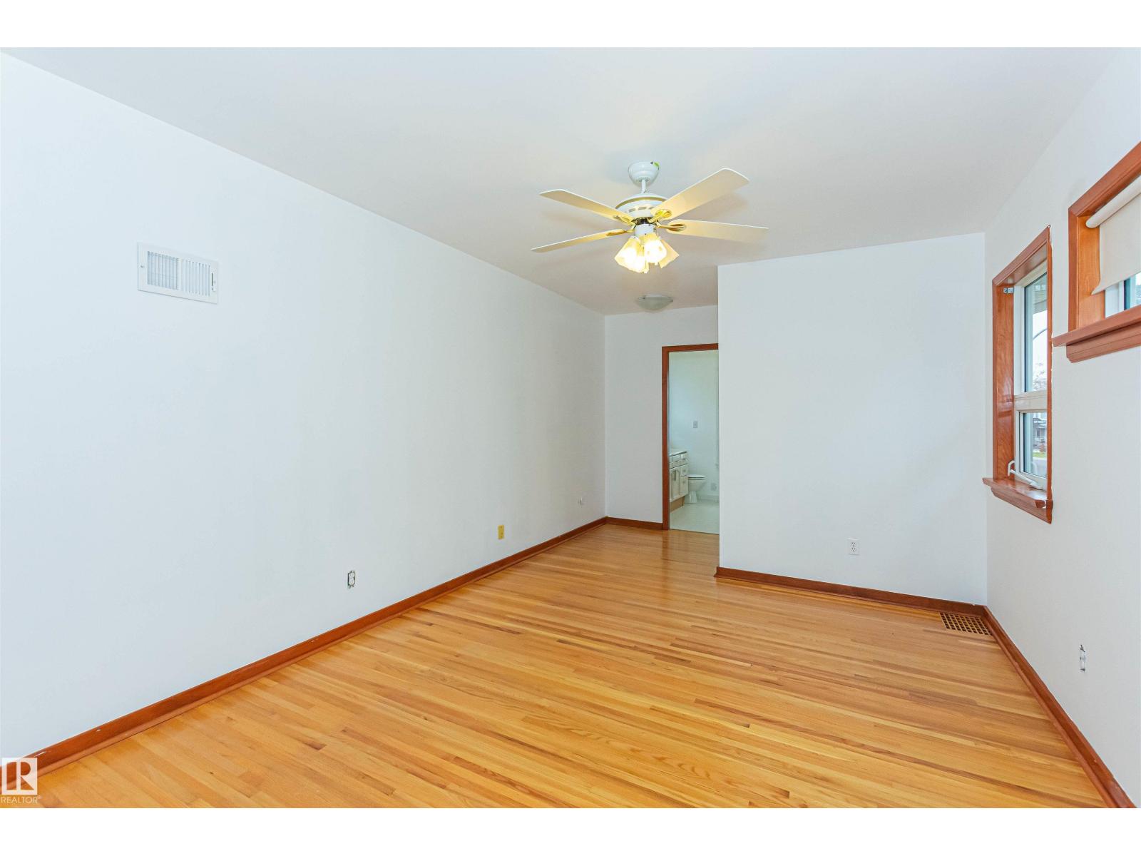 8935 120 ST NW - 23