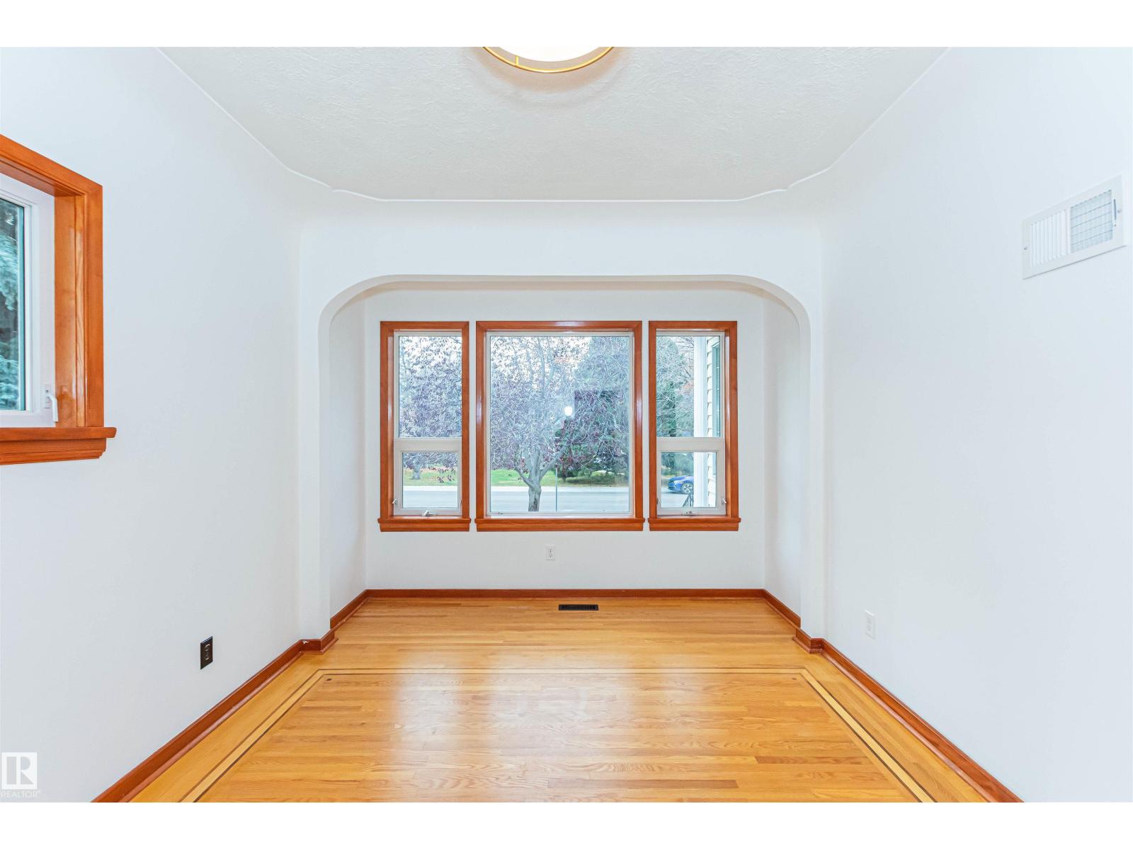 8935 120 ST NW - 10