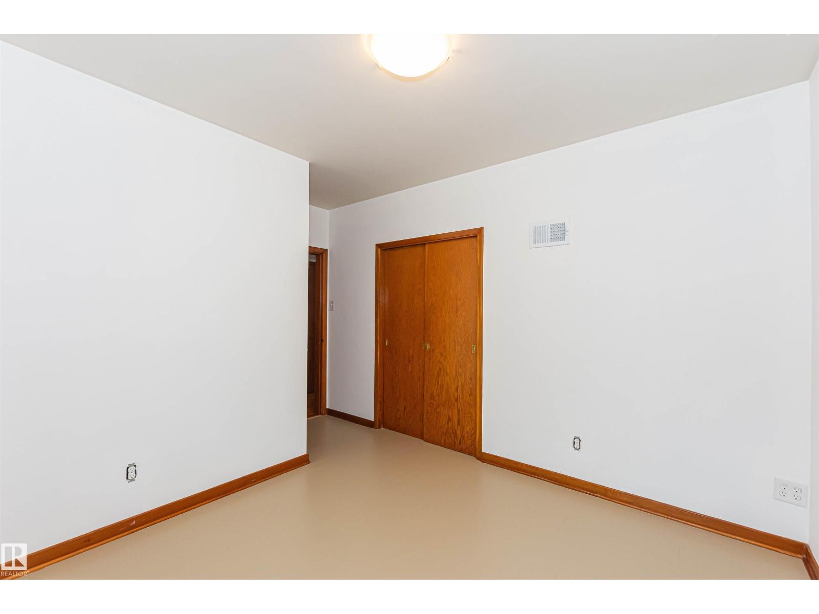 8935 120 ST NW - 18