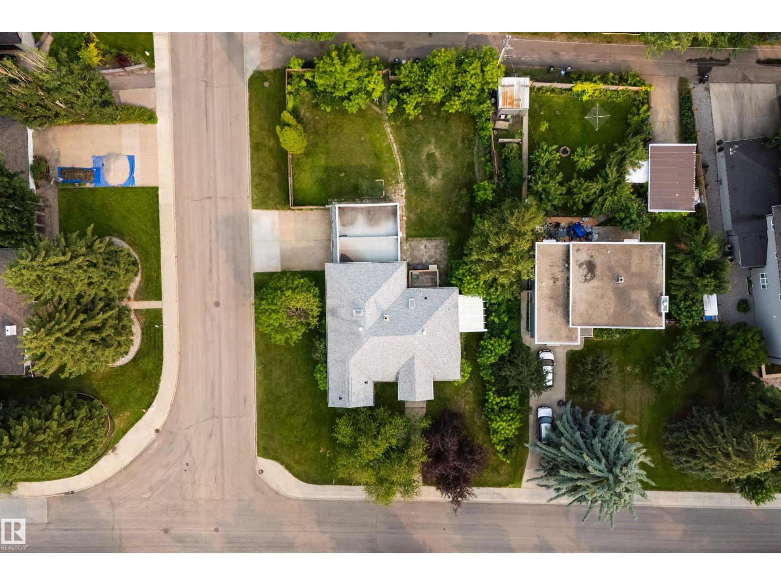 8935 120 ST NW - 45