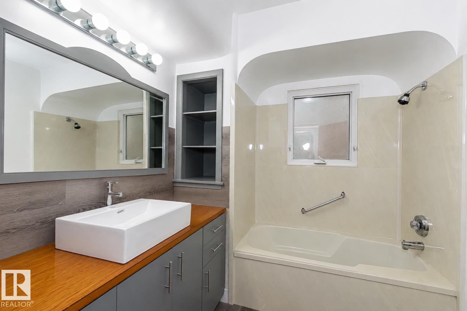 8935 120 ST NW - 21