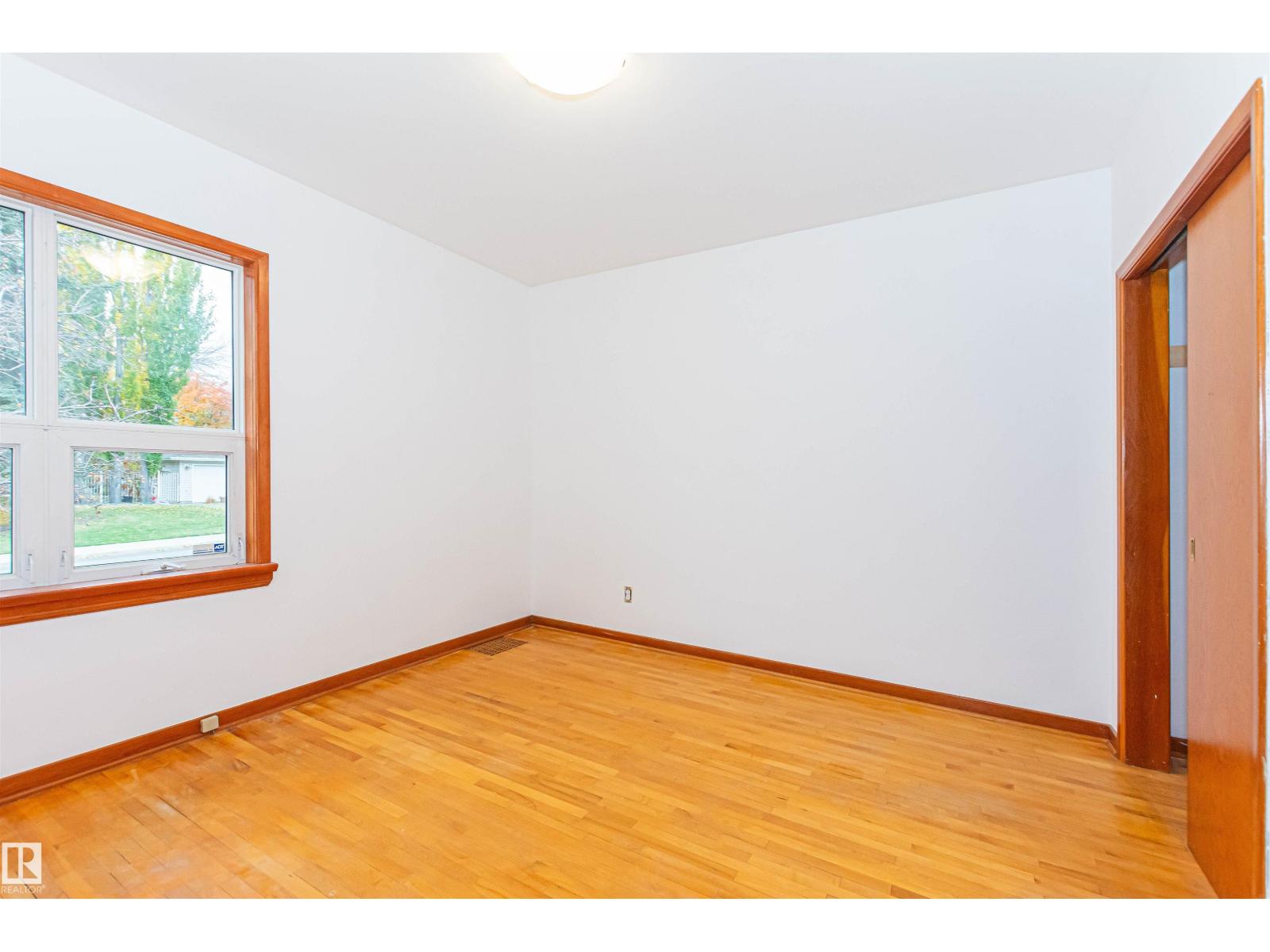 8935 120 ST NW - 19