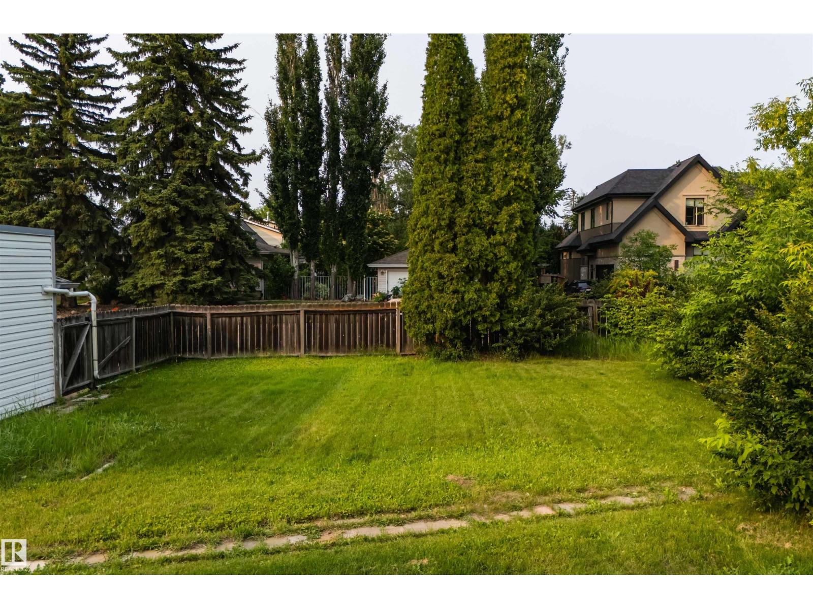 8935 120 ST NW - 35