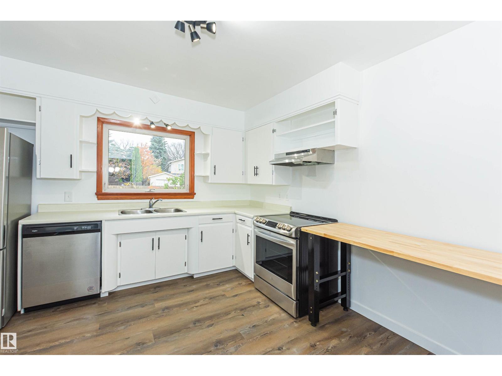 8935 120 ST NW - 14