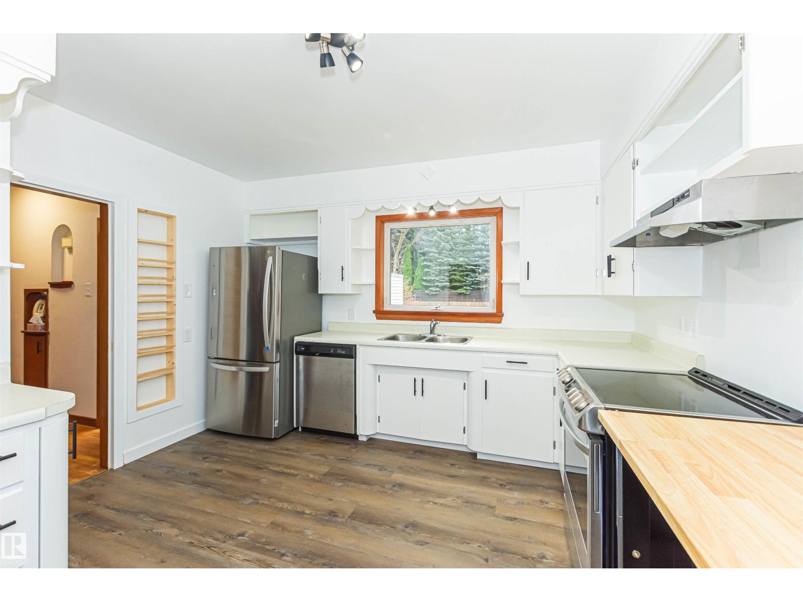 8935 120 ST NW - 13