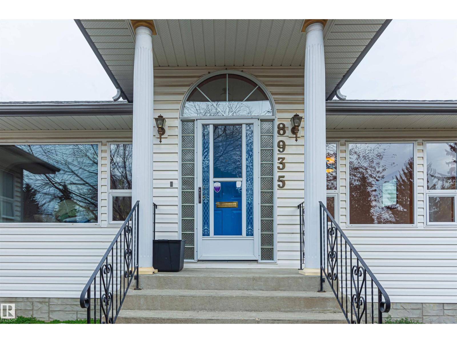 8935 120 ST NW - 32