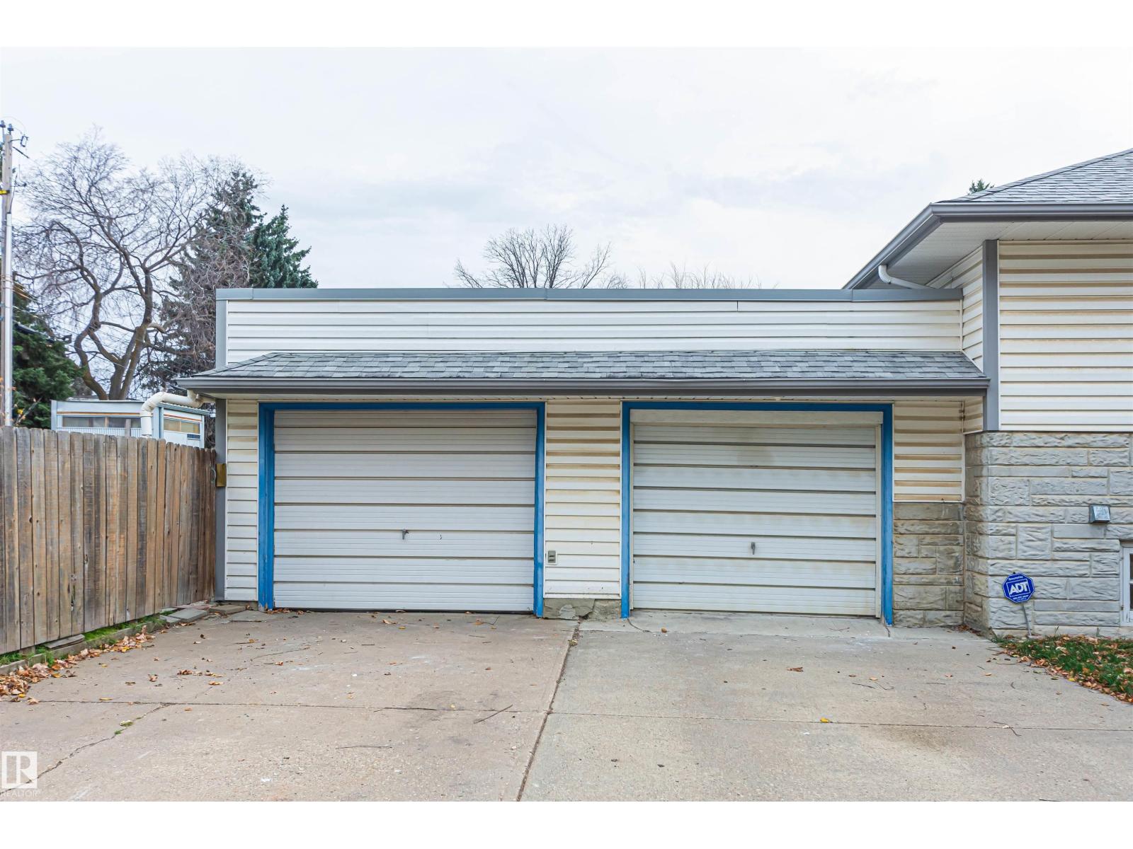 8935 120 ST NW - 33